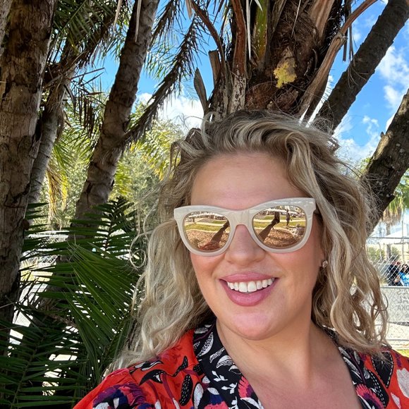 Meet your Posher, Michelle - Picture 2 of 2